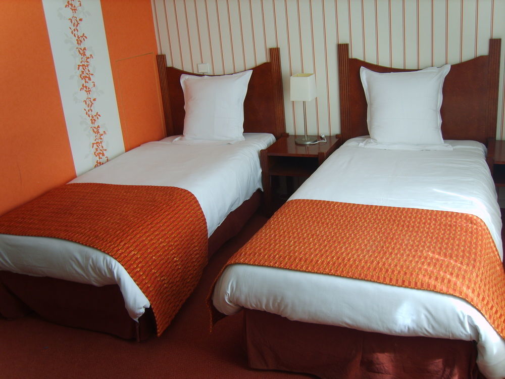 Logis Hotel L'Escargotiere Dijon Sud - Chenove Ngoại thất bức ảnh
